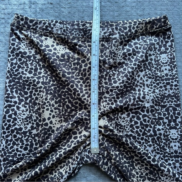 LIVE THE PROCESS Leopard Print Athletic Cropped Leggings Capris Animal Print M - Picture 7 of 14